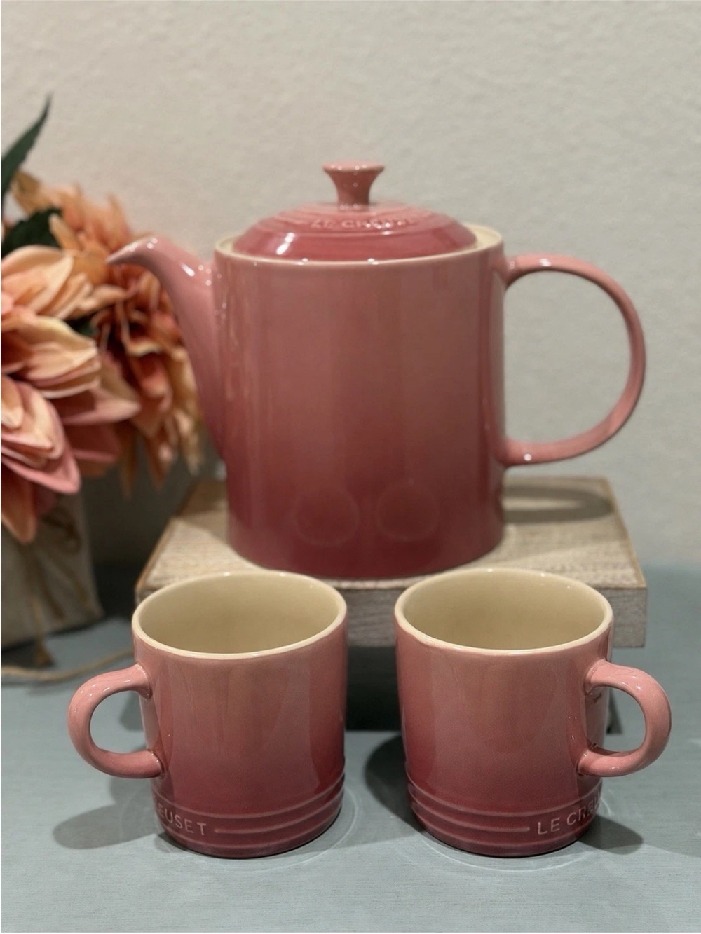 Le Creuset Rose Quartz Pink Stoneware
1.3L Grand Tea Pot And 2 Coffee Mugs
300ml